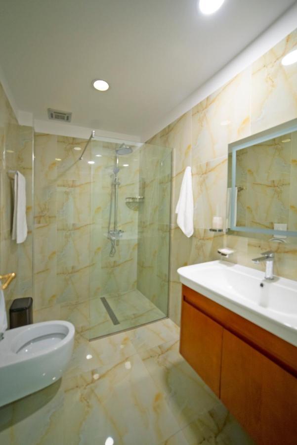 Nbt Hotel Reps Kukes Екстер'єр фото